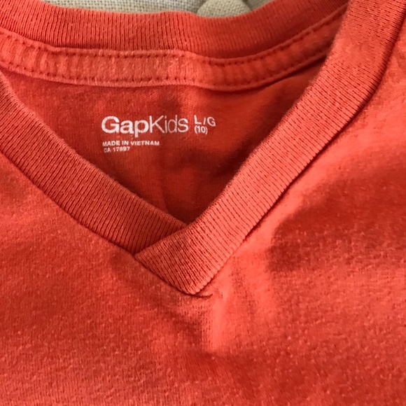 Old Navy Cargo Tan Shorts with Bonus 2 T-Shirts - Picture 2 of 7